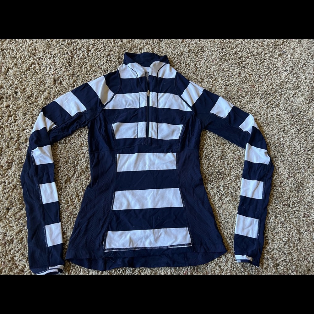 Womens Lululemon half zip, long sleeve shirt
